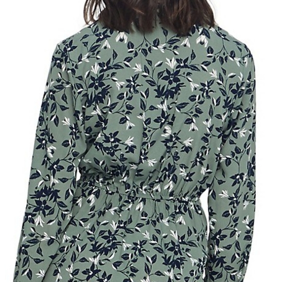 Vero Moda Viola Green Floral Print Blouse with Buttons (Small) - Picture 3 of 11